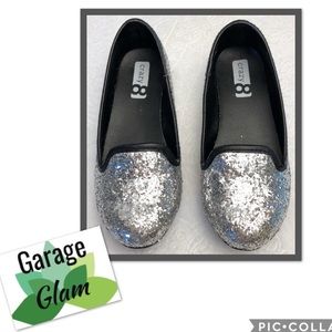 3️⃣ for $10🎉Crazy 8 Silver Sequin Shoes